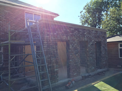 finished face brickwork with natural sandstone cap